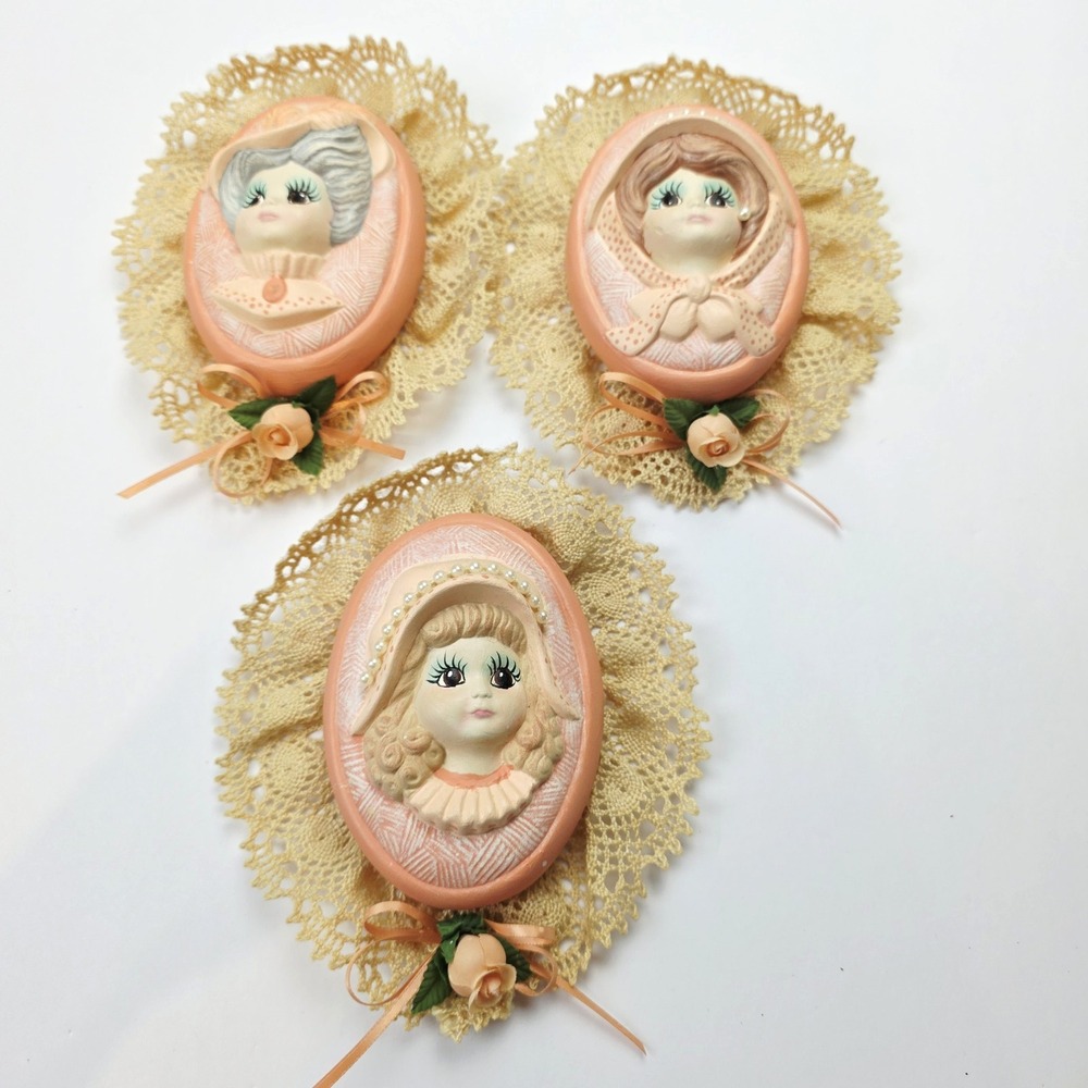 Vtg 1992 Dona's Ceramic Mold #D-542 Painted CAMEO POMANDER Wall Hanging CHIPS